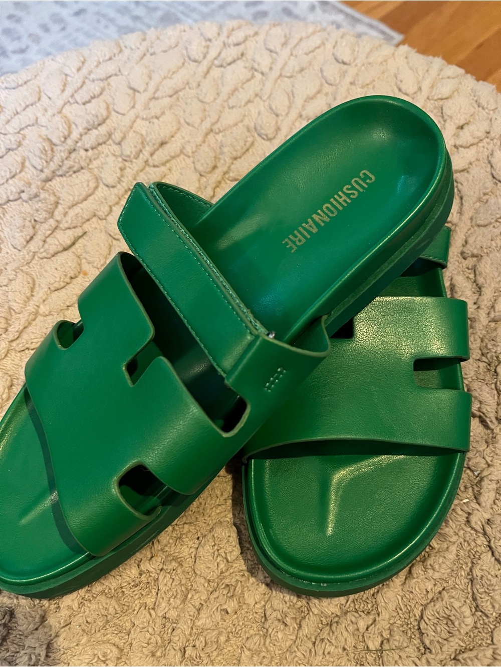 Cushionaire Women's Emerald Green Slide Sandals - Picture 2 of 3